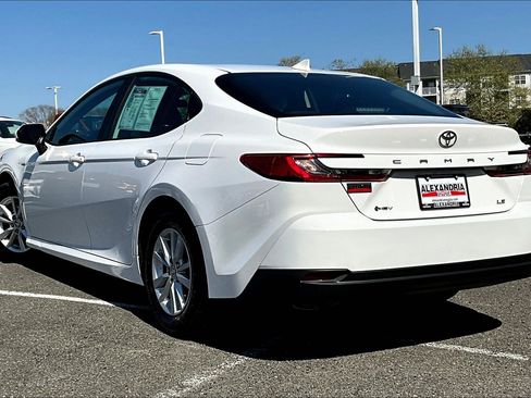 Used 2025 Toyota Camry LE image 11