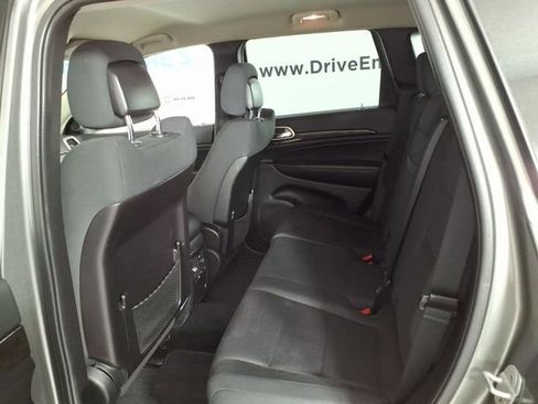 Used 2012 Jeep Grand Cherokee Laredo w/ Laredo E Group AWD/4WD image 9