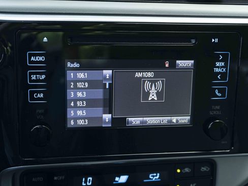 Used 2019 Toyota Corolla LE w/ Body Protection Package FWD image 30