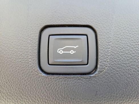 Used 2023 Chevrolet Traverse RS AWD/4WD image 10