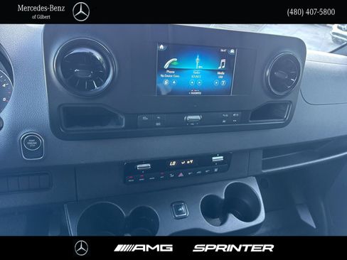 Used 2022 Mercedes-Benz Sprinter 2500 image 14