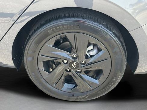 Used 2023 Hyundai Elantra SEL FWD image 29