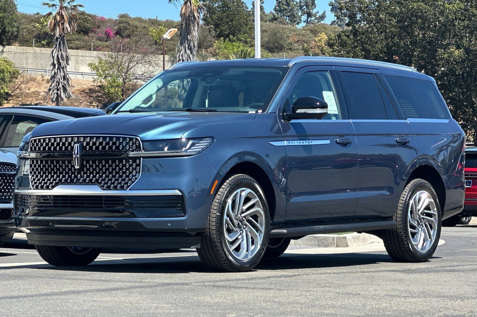 New 2027 Lincoln Navigator Premiere AWD/4WD image 7