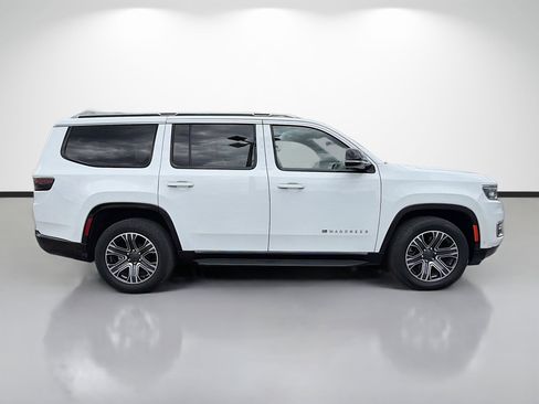 Used 2023 Jeep Wagoneer Series II AWD/4WD image 2