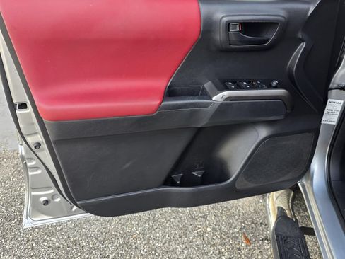 Used 2022 Toyota Tacoma SR5 w/ Technology Package RWD image 28