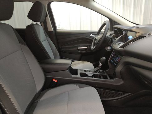 Used 2017 Ford Escape SE w/ Equipment Group 201A FWD image 21