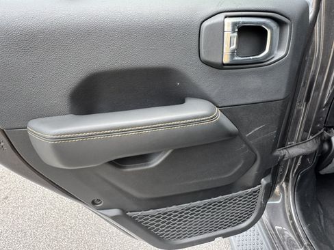 Used 2025 Jeep Wrangler Unlimited Sahara AWD/4WD image 22