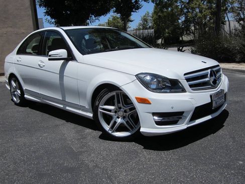 Used 2013 Mercedes-Benz C 300 4MATIC Sedan image 2