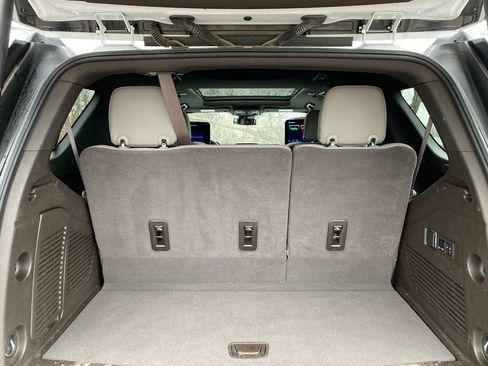 Used 2023 GMC Yukon SLT w/ SLT Premium Package image 35