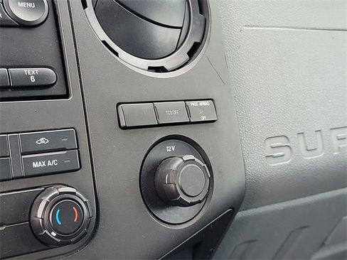 Used 2015 Ford F550 2WD Regular Cab Super Duty image 20