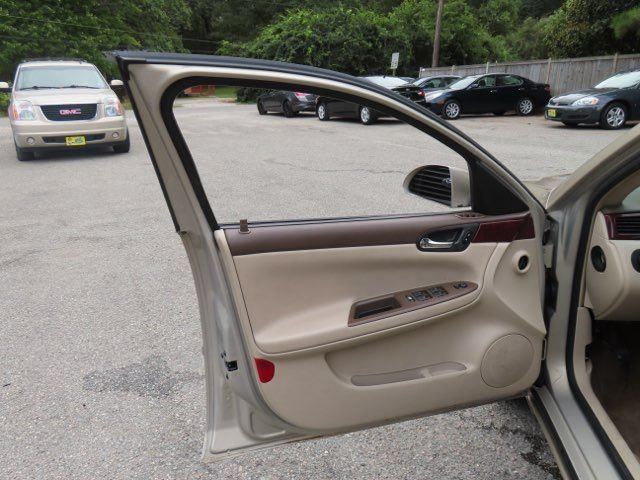 Used 2008 Chevrolet Impala LT FWD image 14