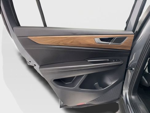 Used 2025 Volkswagen Atlas SE FWD image 26