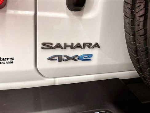 Used 2025 Jeep Wrangler Unlimited Sahara AWD/4WD image 9