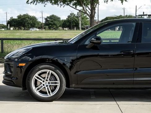 Used 2025 Porsche Macan AWD/4WD image 14