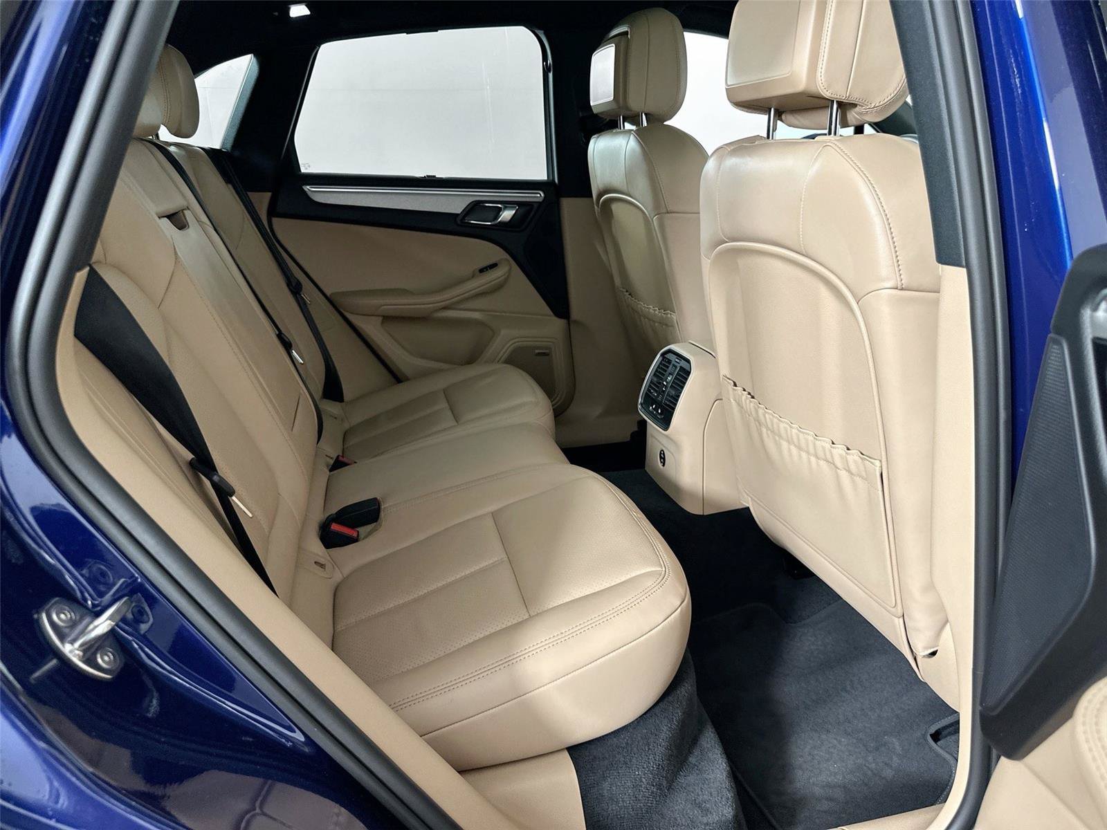 Certified 2024 Porsche Macan AWD/4WD image 28