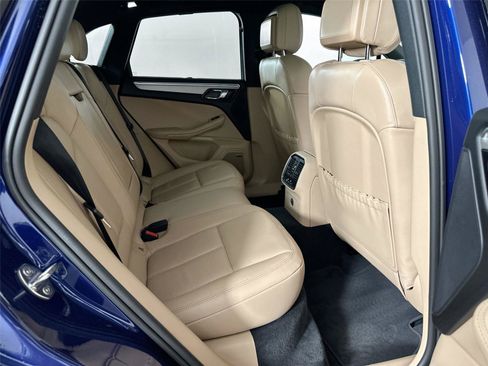 Certified 2024 Porsche Macan AWD/4WD image 28