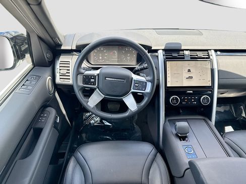 Used 2025 Land Rover Discovery S AWD/4WD image 17