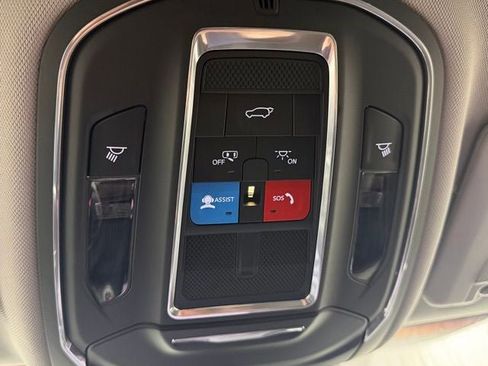 Used 2023 Jeep Grand Cherokee Limited w/ Trailer Tow Prep Group (B) AWD/4WD image 16