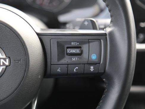 Used 2025 Nissan Pathfinder SV image 13