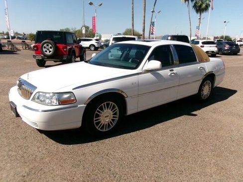 Used 2007 Lincoln Town Car Signature Limited RWD image 1
