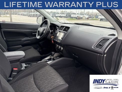 Used 2025 Mitsubishi Outlander Sport LE AWD/4WD image 13