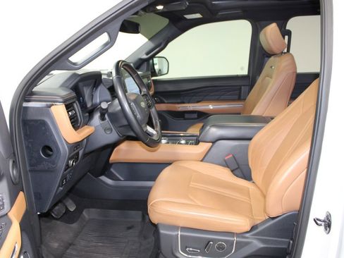 Used 2024 Ford Expedition Platinum AWD/4WD image 24