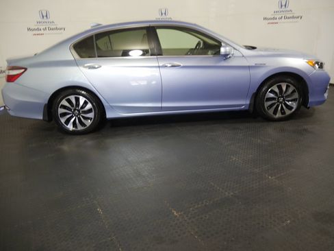 Certified 2017 Honda Accord EX-L image 3