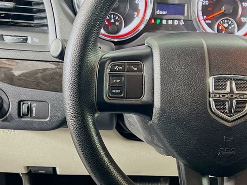 Used 2018 Dodge Grand Caravan SE w/ UConnect Hands-Free Group image 10