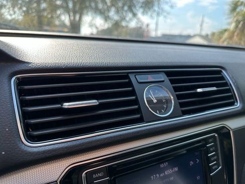 Used 2017 Volkswagen Passat 1.8T R-Line image 22