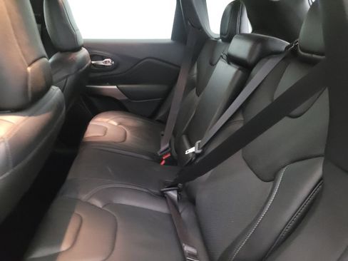 Used 2021 Jeep Cherokee Limited image 18