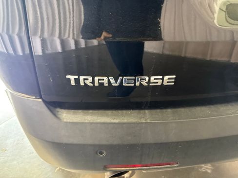 Used 2021 Chevrolet Traverse LS FWD image 14