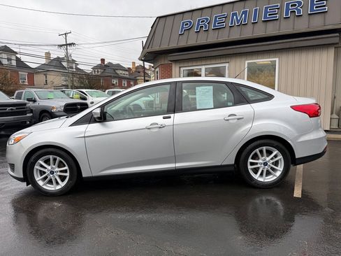 Used 2016 Ford Focus SE image 2