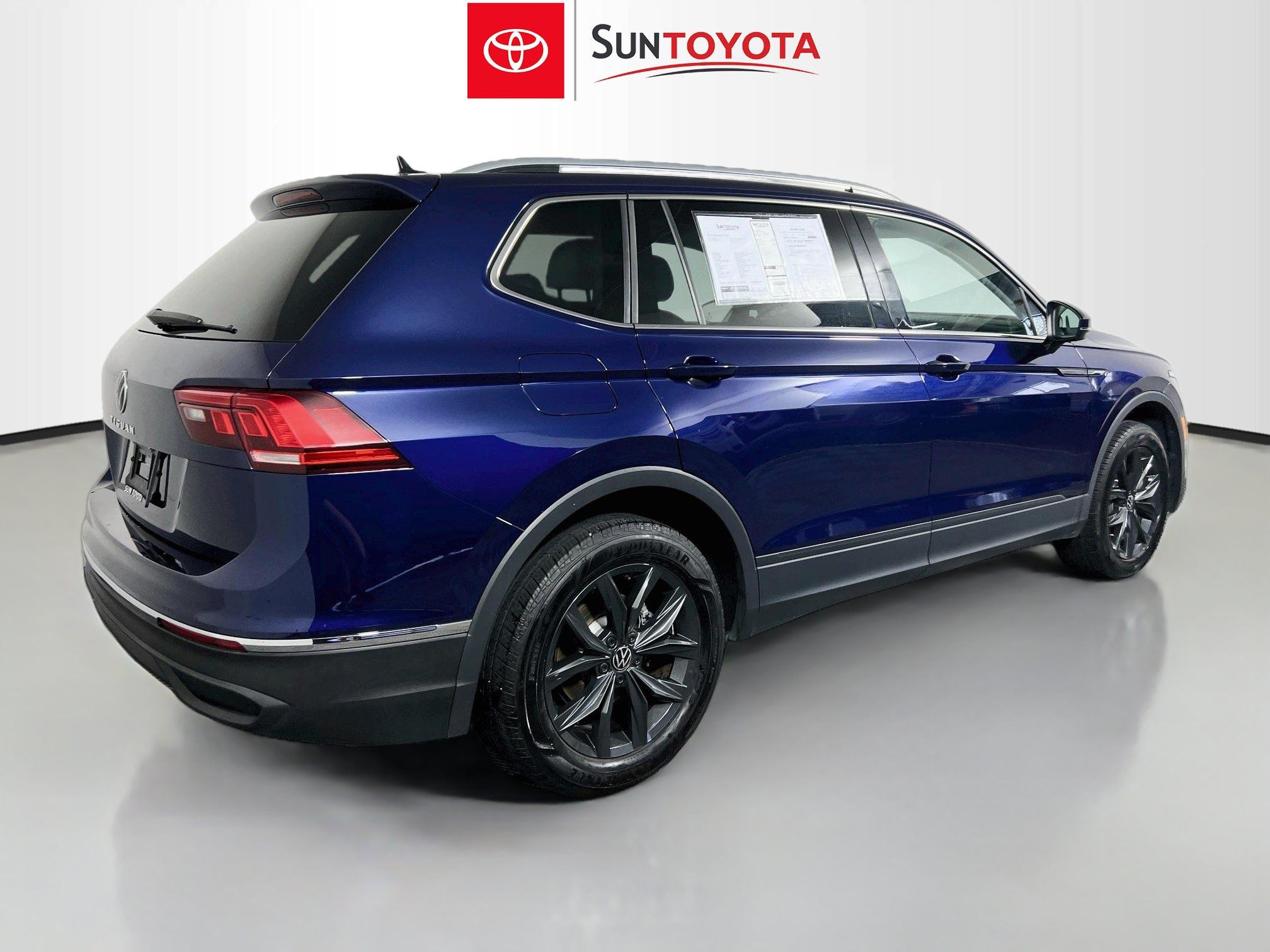 Used 2024 Volkswagen Tiguan SE FWD image 4