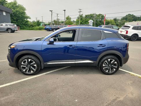Used 2025 Nissan Kicks SV AWD/4WD image 7