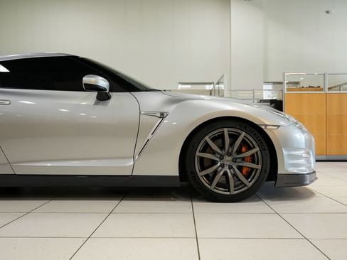 Used 2016 Nissan GT-R Premium AWD/4WD image 20
