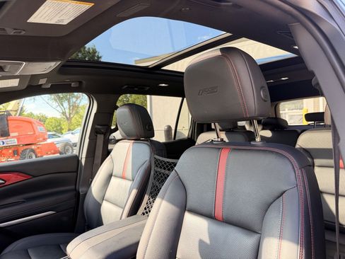 Used 2024 Chevrolet Traverse RS w/ LPO, Floor Liner Package FWD image 28