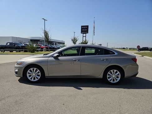 Used 2025 Chevrolet Malibu LT FWD image 4