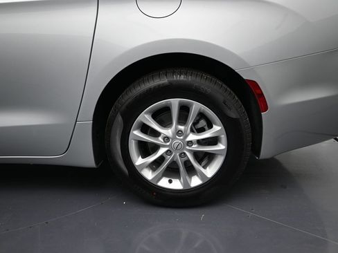 New 2026 Chrysler Pacifica Select image 9