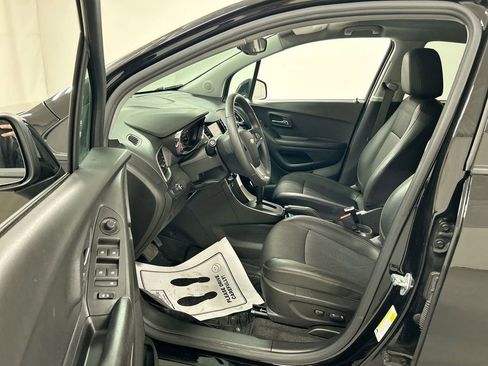 Used 2022 Chevrolet Trax LT w/ Driver Confidence Package image 9