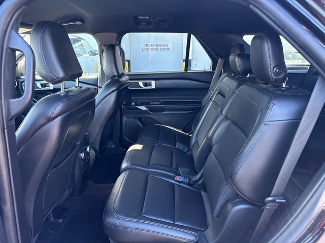Used 2020 Ford Explorer XLT w/ Equipment Group 202A AWD/4WD image 17