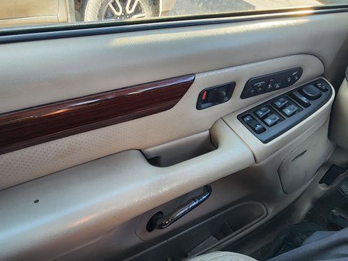 Used 2004 Cadillac Escalade AWD image 8