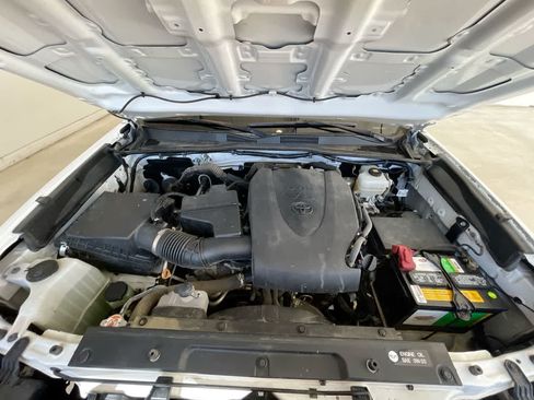 Certified 2019 Toyota Tacoma TRD Off-Road w/ Technology Package AWD/4WD image 25