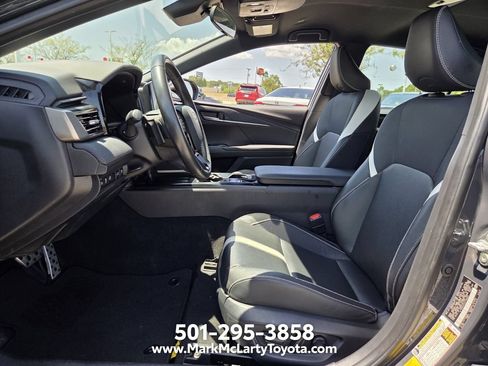 Used 2025 Toyota Camry SE FWD image 9