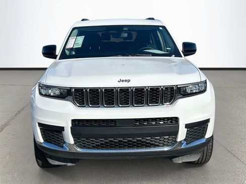 Used 2023 Jeep Grand Cherokee L Laredo RWD image 2