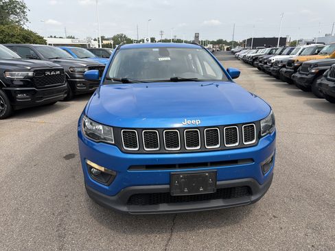 Used 2017 Jeep Compass Latitude w/ Popular Equipment Group FWD image 3