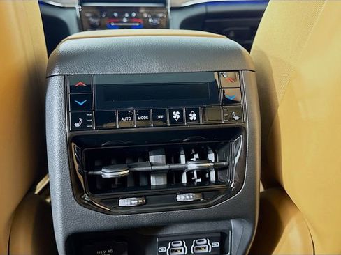 New 2025 Jeep Grand Cherokee Summit w/ Obsidian Package image 30