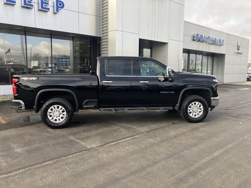 Used 2024 Chevrolet Silverado 2500 LTZ w/ LTZ Convenience Package AWD/4WD image 8