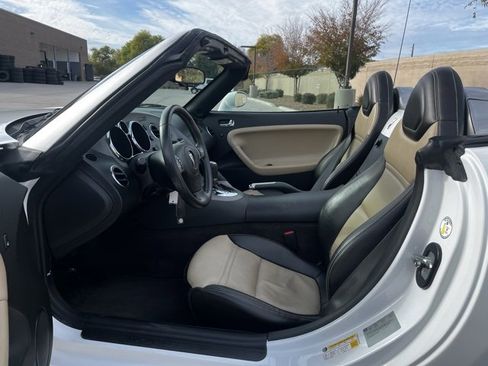 Used 2008 Pontiac Solstice Convertible w/ Premium Package image 7