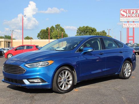 Used 2017 Ford Fusion SE w/ Fusion SE Technology Package image 7