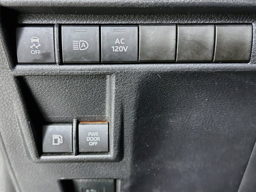 Used 2022 Toyota Sienna XLE Woodland Edition AWD/4WD image 10